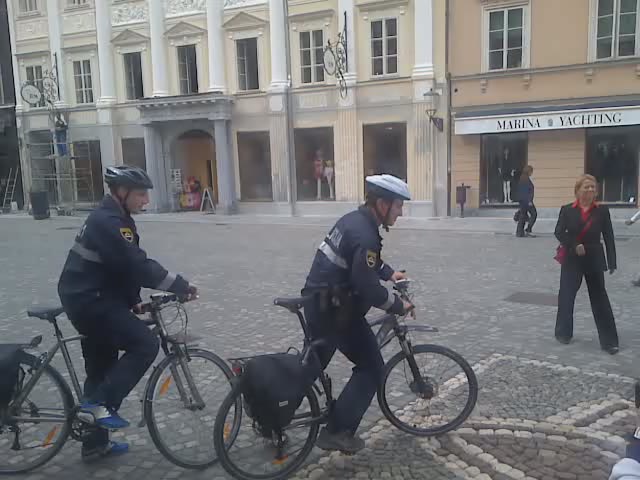 Janković Kresalovi predal dvajset koles za policiste