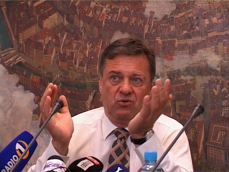 Vlada MOL namenila 16 mio EUR, Janković bi več