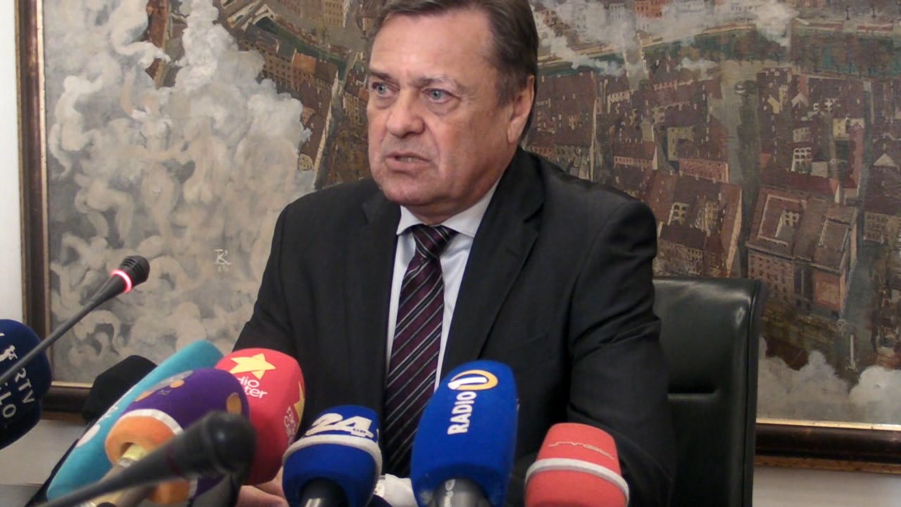 Janković v tekmo za šefa PS, o kandidaturi za župana še nič