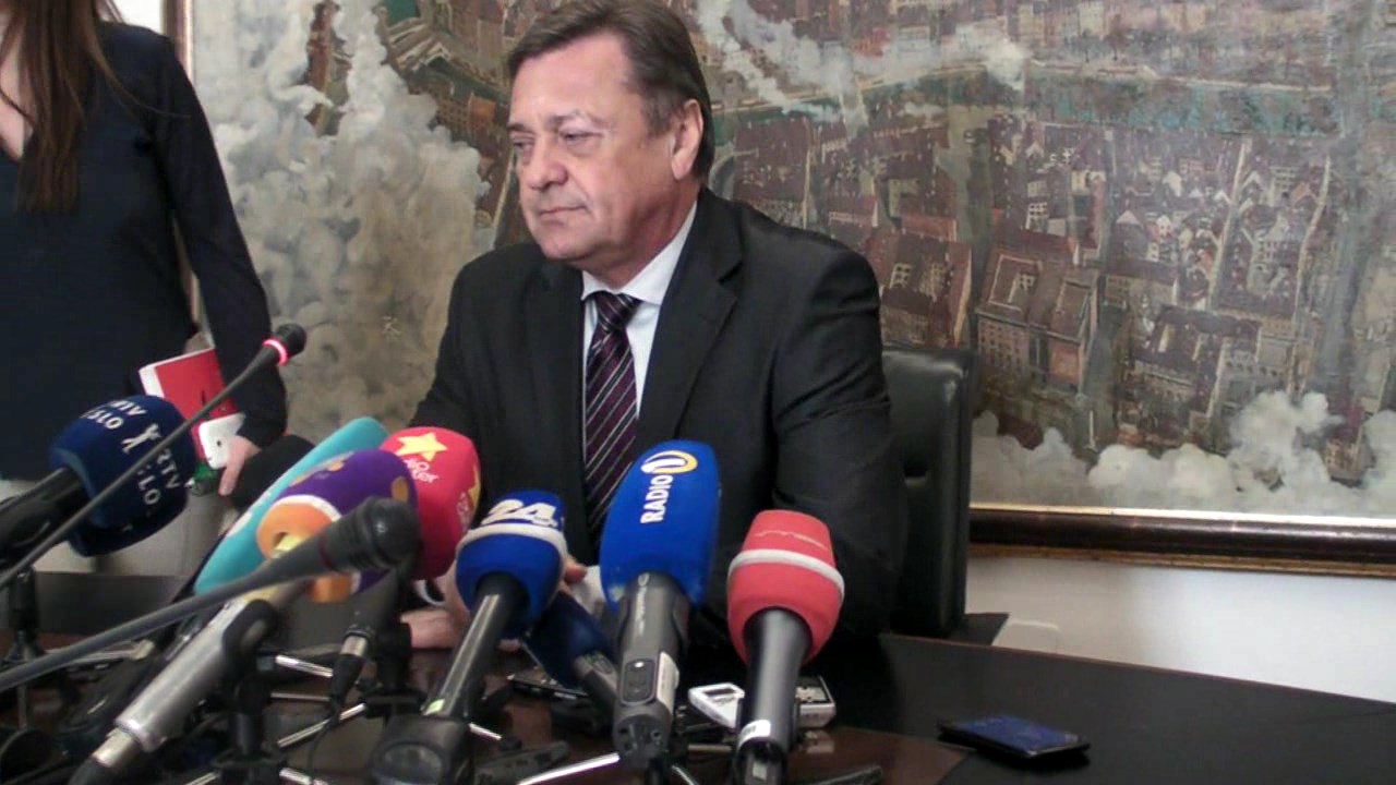 Janković v tekmo za šefa PS, o kandidaturi za župana še nič